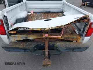 2005 Ford Ranger XL z VIN 1FTYR10U05PA57119, wystawiony jako IAAI lot #41537218 z przebiegiem 64 230 mil mil oraz . Historia ofert i sprzedaży dostępna na DreamBid. Obrazek 6.
