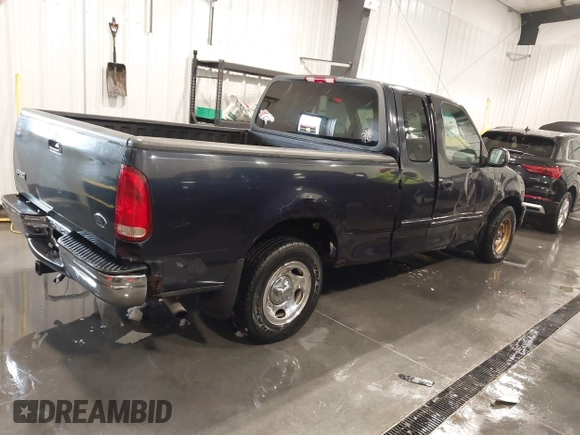 2001 Ford F-150 XL z VIN 1FTRX17L61NB44147, wystawiony jako IAAI lot #41464804 z przebiegiem 130 860 mil mil oraz . Historia ofert i sprzedaży dostępna na DreamBid. Obrazek 4.
