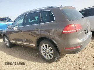 2013 Volkswagen Touareg Exec z VIN WVGEF9BP7DD009467, wystawiony jako Copart lot #47492725 z przebiegiem 109 511 mil mil oraz Szkoda całkowita • Salvage title. Historia ofert i sprzedaży dostępna na DreamBid. Obrazek 2.
