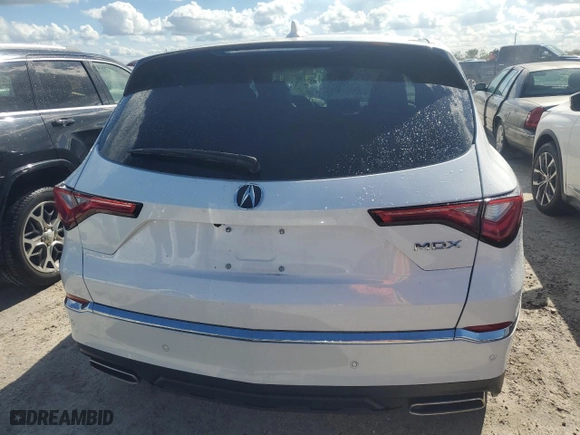 2024 Acura MDX w/Technology Package with VIN 5J8YD9H4XRL006548, listed as a Copart auction lot 76992134 with 6,800 mi miles and Non Repairable. Bid and sale history available at carsss.com. Image 6.
