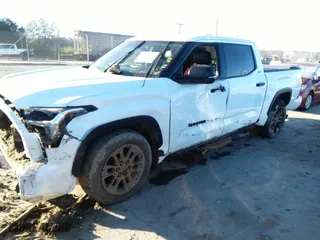 2023 Toyota Tundra 4WD SR5 with VIN 5TFLA5DBXPX109117, listed as a IAAI auction lot 40501277 with 1 mi miles. Bid and sale history available at carsss.com. Image 16.