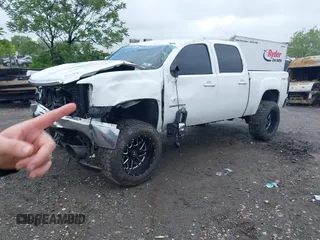 2010 GMC Sierra 1500 SLT z VIN 3GTRKWE35AG157530, wystawiony jako IAAI lot #42200182 z przebiegiem Nie podano mil oraz . Historia ofert i sprzedaży dostępna na DreamBid. Obrazek 2.