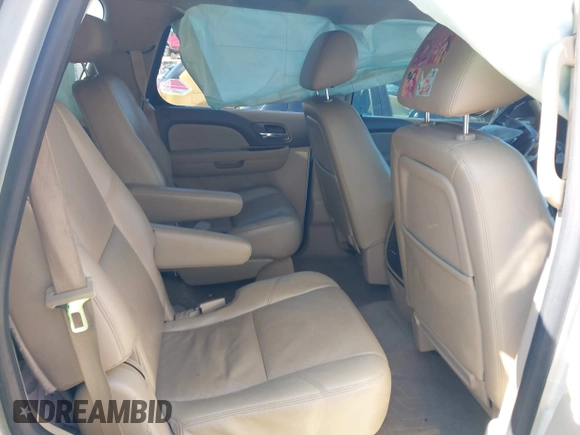 2010 Chevrolet Tahoe LTZ z VIN 1GNUCCE01AR184758, wystawiony jako IAAI lot #41577674 z przebiegiem 245 352 mil mil oraz . Historia ofert i sprzedaży dostępna na DreamBid. Obrazek 8.