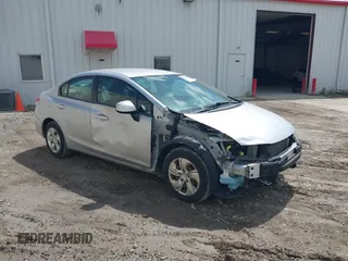 2013 Honda Civic LX z VIN 19XFB2F55DE049601, wystawiony jako IAAI lot #42336659 z przebiegiem 108 173 mil mil oraz . Historia ofert i sprzedaży dostępna na DreamBid. Obrazek 1.