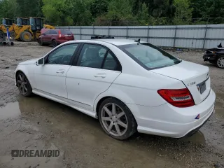 2013 Mercedes-Benz C 250 Sport z VIN WDDGF4HB3DR270325, wystawiony jako Copart lot #57044585 z przebiegiem 107 453 mil mil oraz Szkoda całkowita • Salvage title. Historia ofert i sprzedaży dostępna na DreamBid. Obrazek 2.