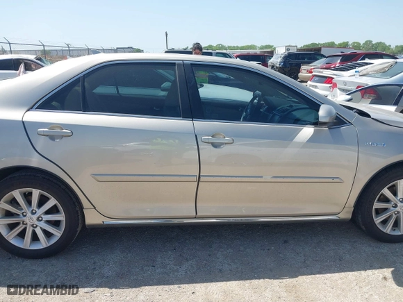 2013 Toyota Camry Hybrid LE with VIN 4T1BD1FK3DU092856, listed as a IAAI auction lot 42010493 with 27,497 mi miles. Bid and sale history available at carsss.com. Image 13.