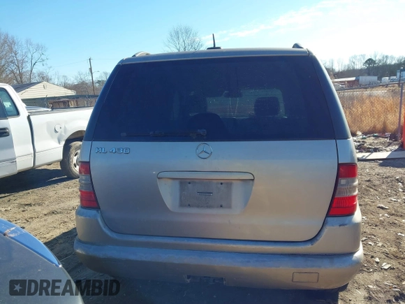 2001 Mercedes-Benz M 320/430/500 z VIN 4JGAB72E51A247926, wystawiony jako IAAI lot #41277111 z przebiegiem 208 817 mil mil oraz . Historia ofert i sprzedaży dostępna na DreamBid. Obrazek 6.