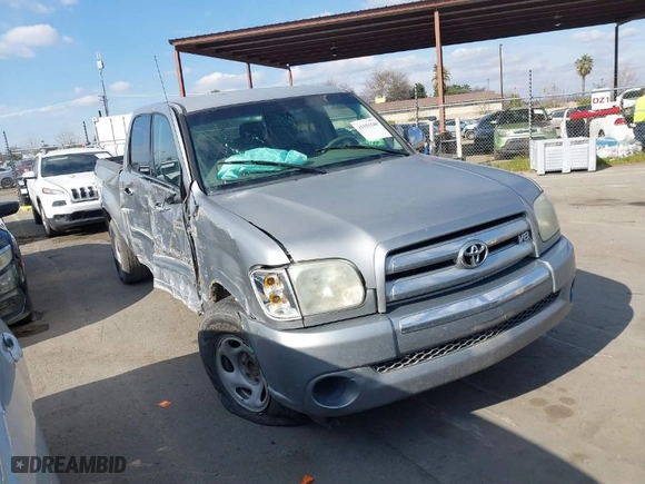 2005 Toyota Tundra SR5 with VIN 5TBET34125S464051, listed as a IAAI auction lot 41551540 with 374,191 mi miles. Bid and sale history available at carsss.com. Image 1.