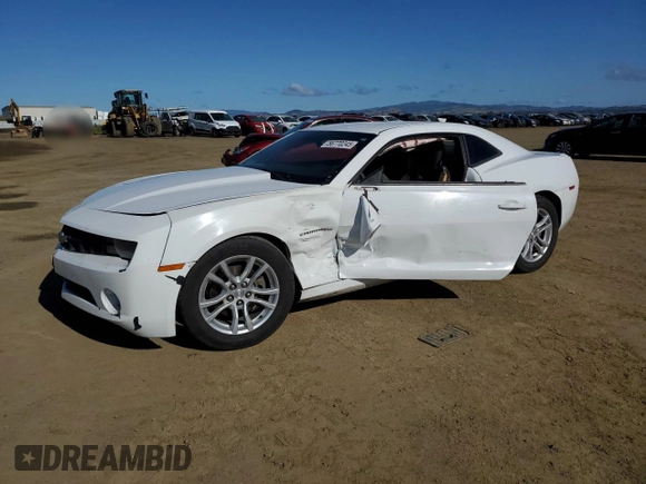 2013 Chevrolet Camaro LS z VIN 2G1FA1E39D9137510, wystawiony jako Copart lot #56770245 z przebiegiem 139 309 mil mil oraz Szkoda całkowita • Salvage title. Historia ofert i sprzedaży dostępna na DreamBid. Obrazek 1.