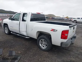 2010 Chevrolet Silverado 1500 LT with VIN 1GCSKSE36AZ137555, listed as a IAAI auction lot 41655037 with 139,574 mi miles. Bid and sale history available at carsss.com. Image 3.