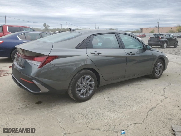 2024 Hyundai Elantra SEL with VIN KMHLM4DG7RU782198, listed as a Copart auction lot 53930335 with 3,218 mi miles and Salvage Title. Bid and sale history available at carsss.com. Image 3.
