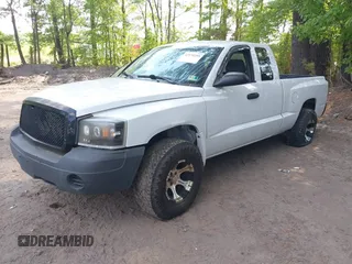2007 Dodge Dakota ST with VIN 1D7HE22K97S177942, listed as a IAAI auction lot 42170255 with 166,633 mi miles and . Bid and sale history available at carsss.com. Image 2.