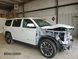 2022 Jeep Wagoneer Series III с VIN 1C4SJVDT4NS101691, выставлен на аукционе Copart как лот 49896565 с пробегом 51 985 миль миль и Списание • Salvage title. История ставок и продаж доступна на DreamBid. Изображение 4.