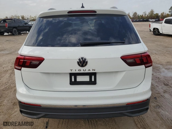 2022 Volkswagen Tiguan S with VIN 3VV1B7AX6NM088271, listed as a Copart auction lot 85141414 with 28,097 mi miles and Salvage Title. Bid and sale history available at carsss.com. Image 6.