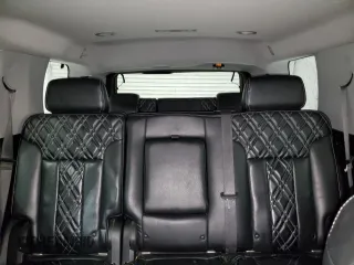 2019 Chevrolet Tahoe LS z VIN 1GNSKAKC7KR279792, wystawiony jako Copart lot #59736665 z przebiegiem 103 984 mil mil oraz Szkoda całkowita • Salvage title. Historia ofert i sprzedaży dostępna na DreamBid. Obrazek 10.