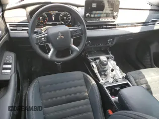 2024 Mitsubishi Outlander SE z VIN JA4J3VA82RZ035364, wystawiony jako Copart lot #51957115 z przebiegiem 18 144 mil mil oraz Szkoda całkowita • Salvage title. Historia ofert i sprzedaży dostępna na DreamBid. Obrazek 8.