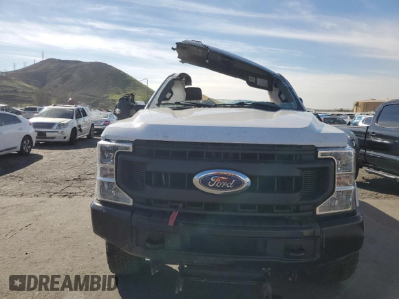 2020 Ford Super Duty F-250 SRW XL with VIN 1FDBF2B68LED97982, listed as a Copart auction lot 41176004 with 32,028 mi miles and Salvage Title. Bid and sale history available at carsss.com. Image 5.