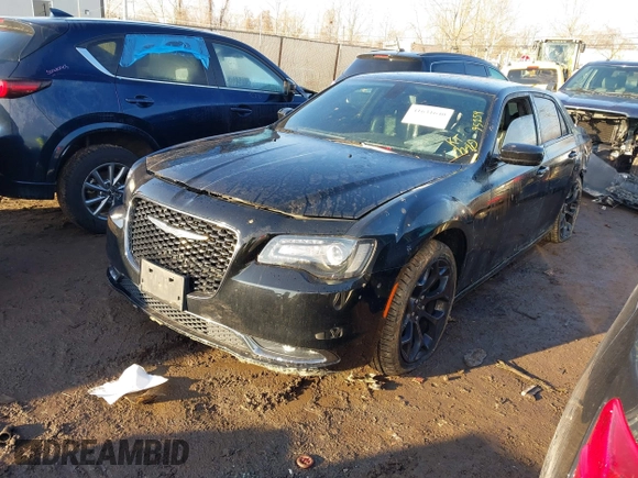 2019 Chrysler 300 with VIN 2C3CCABG6KH637059, listed as a IAAI auction lot 41631640 with 95,254 mi miles. Bid and sale history available at carsss.com. Image 18.