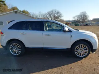 2011 Lincoln MKX with VIN 2LMDJ8JK3BBJ07462, listed as a IAAI auction lot 41785512 with 173,844 mi miles. Bid and sale history available at carsss.com. Image 13.