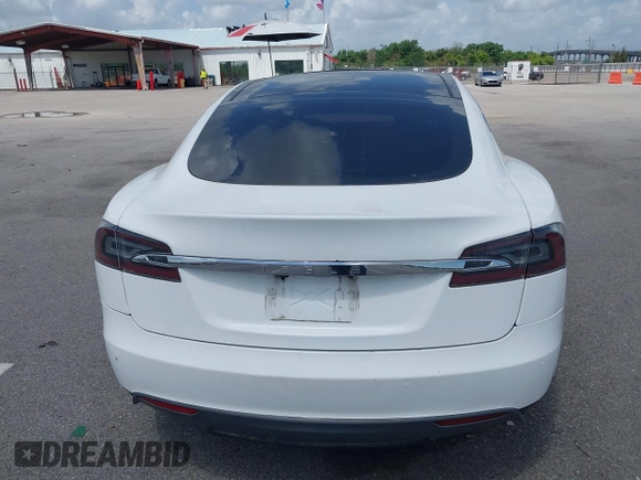 2014 Tesla Model S 60 with VIN 5YJSA1H12EFP39582, listed as a IAAI auction lot 42545143 with 117,383 mi miles and . Bid and sale history available at DreamBid. Image 16.