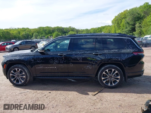 2021 Jeep Grand Cherokee Overland z VIN 1C4RJKDG9M8119728, wystawiony jako IAAI lot #42324696 z przebiegiem 48 379 mil mil oraz . Historia ofert i sprzedaży dostępna na DreamBid. Obrazek 14.