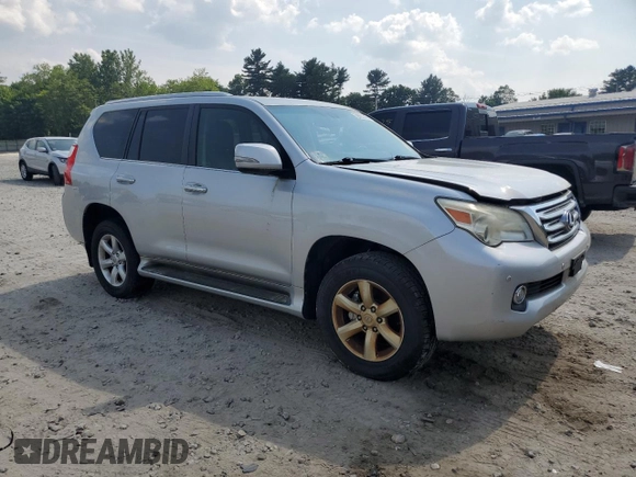 2010 Lexus GX 460 z VIN JTJBM7FX4A5011627, wystawiony jako Copart lot #59955545 z przebiegiem 298 043 mil mil oraz Czysty tytuł • Clean title. Historia ofert i sprzedaży dostępna na DreamBid. Obrazek 4.