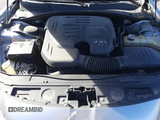 2016 Chrysler 300 C z VIN 2C3CCAEG9GH147556, wystawiony jako Copart lot #56751675 z przebiegiem 79 422 mil mil oraz Szkoda całkowita • Salvage title. Historia ofert i sprzedaży dostępna na DreamBid. Obrazek 12.
