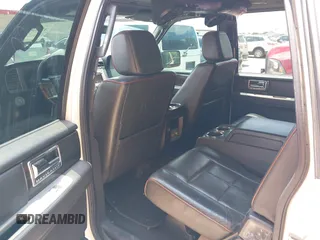 2007 Lincoln Navigator z VIN 5LMFL27567LJ14424, wystawiony jako IAAI lot #42202680 z przebiegiem 266 419 mil mil oraz . Historia ofert i sprzedaży dostępna na DreamBid. Obrazek 12.