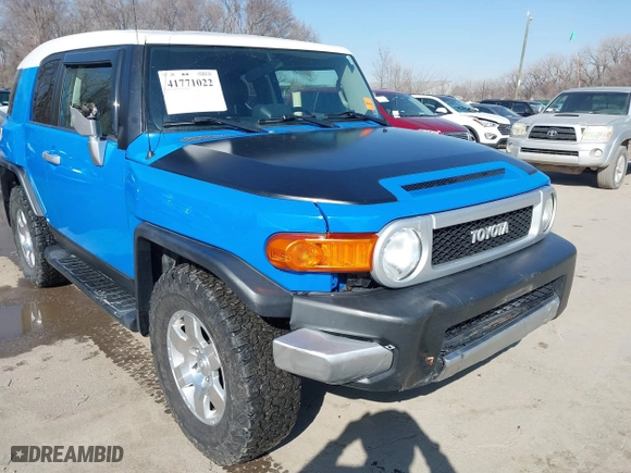 2007 Toyota FJ Cruiser with VIN JTEBU11F670092954, listed as a IAAI auction lot 41771022 with 200,569 mi miles. Bid and sale history available at carsss.com. Image 6.