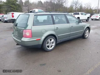 2002 Volkswagen Passat GLX with VIN WVWYH63BX2E208839, listed as a IAAI auction lot 42018138 with 192,648 mi miles. Bid and sale history available at carsss.com. Image 4.