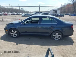 2009 Volkswagen Jetta SE с VIN 3VWRZ71K69M024624, выставлен на аукционе IAAI как лот 41919261 с пробегом 141 601 миль миль и . История ставок и продаж доступна на DreamBid. Изображение 14.
