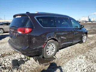 2018 Chrysler Pacifica Touring L with VIN 2C4RC1BG1JR102848, listed as a Copart auction lot 47889755 with 68,474 mi miles and Salvage Title. Bid and sale history available at carsss.com. Image 3.