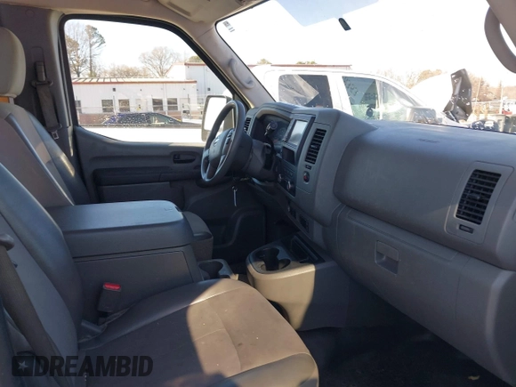 2020 Nissan NV Cargo SV z VIN 1N6BF0LY2LN804118, wystawiony jako IAAI lot #41428353 z przebiegiem 111 941 mil mil oraz . Historia ofert i sprzedaży dostępna na DreamBid. Obrazek 5.