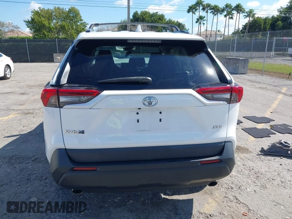 2021 Toyota RAV4 XLE with VIN 2T3W1RFV2MC102997, listed as a IAAI auction lot 41512340 with 47,238 mi miles. Bid and sale history available at carsss.com. Image 17.