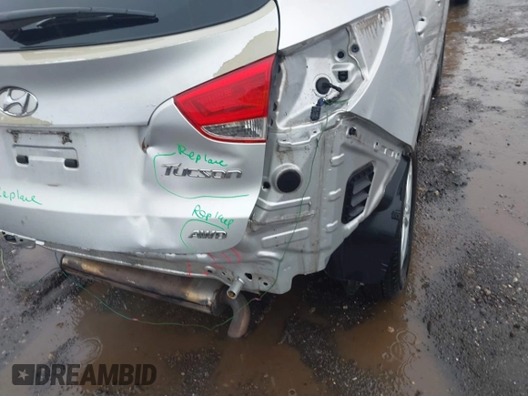 2011 Hyundai Tucson Limited with VIN KM8JUCAC9BU200367, listed as a IAAI auction lot 41867617 with 228,456 mi miles and . Bid and sale history available at DreamBid. Image 12.
