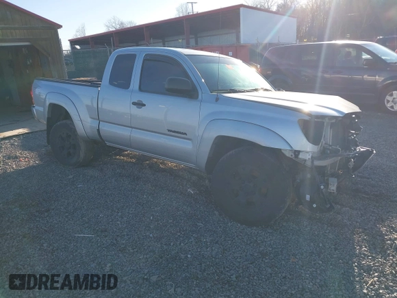 2006 Toyota Tacoma with VIN 5TEUU42N76Z213509, listed as a IAAI auction lot 41520977 with 186,804 mi miles. Bid and sale history available at carsss.com. Image 1.
