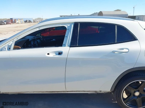 2015 Mercedes-Benz GLA-Class GLA 250 with VIN WDCTG4GB0FJ037604, listed as a IAAI auction lot 41035114 with NaN miles. Bid and sale history available at carsss.com. Image 15.