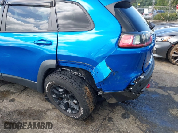2019 Jeep Cherokee Trailhawk z VIN 1C4PJMBX1KD336247, wystawiony jako IAAI lot #42646549 z przebiegiem 61 636 mil mil oraz . Historia ofert i sprzedaży dostępna na DreamBid. Obrazek 6.