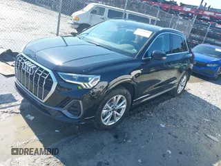2025 Audi Q3 S line Premium z VIN WA1DECF3XS1004697, wystawiony jako IAAI lot #42256169 z przebiegiem 8550 mil mil oraz . Historia ofert i sprzedaży dostępna na DreamBid. Obrazek 2.
