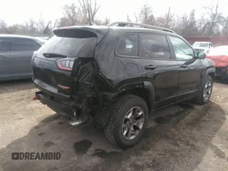2019 Jeep Cherokee Trailhawk with VIN 1C4PJMBX1KD331128, listed as a IAAI auction lot 41983976 with 110,190 mi miles and . Bid and sale history available at DreamBid. Image 4.