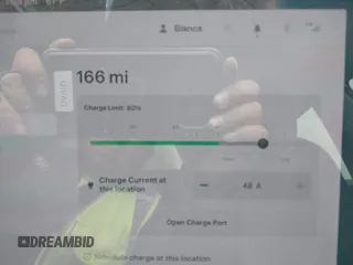 2020 Tesla Model 3 Long Range z VIN 5YJ3E1EB8LF790197, wystawiony jako IAAI lot #42053433 z przebiegiem 73 006 mil mil oraz . Historia ofert i sprzedaży dostępna na DreamBid. Obrazek 18.