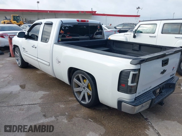 2013 Chevrolet Silverado 1500 LT with VIN 1GCRCSE05DZ366248, listed as a IAAI auction lot 42122068 with 233,316 mi miles and . Bid and sale history available at DreamBid. Image 3.