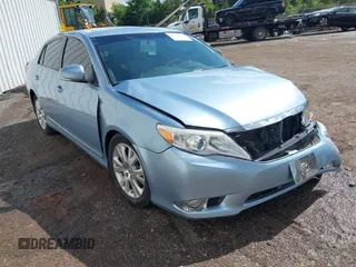 2011 Toyota Avalon z VIN 4T1BK3DB5BU425947, wystawiony jako IAAI lot #42190972 z przebiegiem 153 431 mil mil oraz . Historia ofert i sprzedaży dostępna na DreamBid. Obrazek 1.