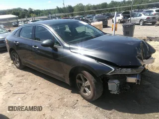 2021 Kia K5 LXS z VIN 5XXG14J25MG017125, wystawiony jako IAAI lot #42177700 z przebiegiem 55 855 mil mil oraz . Historia ofert i sprzedaży dostępna na DreamBid. Obrazek 1.