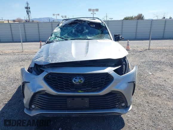 2022 Toyota Highlander XSE with VIN 5TDJZRAH8NS112035, listed as a IAAI auction lot 41840559 with 19,647 mi miles and . Bid and sale history available at DreamBid. Image 6.