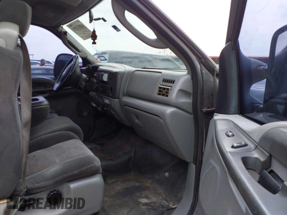 2003 Ford Super Duty F-250 XL with VIN 1FTNX21L73EB40320, listed as a IAAI auction lot 42071292 with 301,082 mi miles. Bid and sale history available at carsss.com. Image 5.