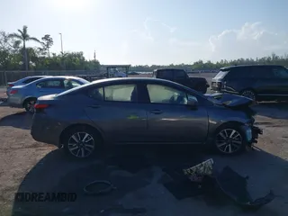 2022 Nissan Versa SV z VIN 3N1CN8EV0NL863749, wystawiony jako IAAI lot #42182063 z przebiegiem 11 718 mil mil oraz . Historia ofert i sprzedaży dostępna na DreamBid. Obrazek 13.