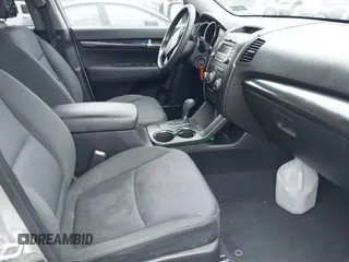 2011 Kia Sorento LX with VIN 5XYKTDA12BG059031, listed as a IAAI auction lot 42194720 with 220,000 mi miles. Bid and sale history available at carsss.com. Image 5.