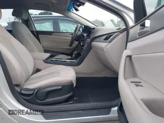 2016 Hyundai Sonata Eco z VIN 5NPE24AA6GH264853, wystawiony jako IAAI lot #42474075 z przebiegiem 169 571 mil mil oraz . Historia ofert i sprzedaży dostępna na DreamBid. Obrazek 5.