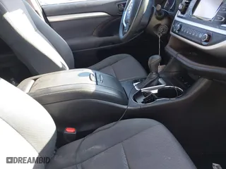2018 Toyota Highlander LE with VIN 5TDBZRFHXJS825574, listed as a IAAI auction lot 41602075 with 87,954 mi miles. Bid and sale history available at carsss.com. Image 5.